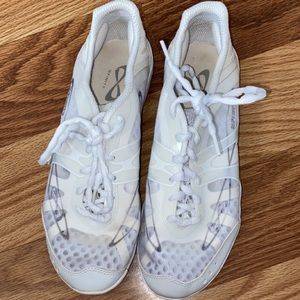 Nfinity cheer shoes